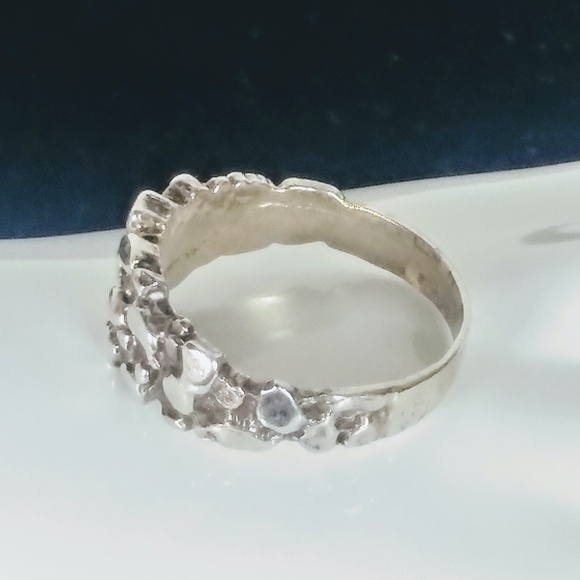 SOLD Vintage Unique Chunky Style Silver Ring🎉Host Pick🎉 - Picture 10 of 11